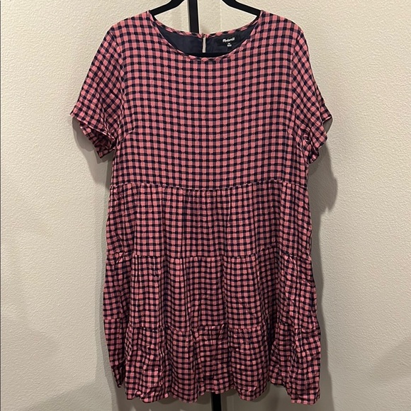 Madewell Dresses & Skirts - Madewell pink and navy Ruffled Tiered Dress
